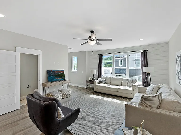 Westside Circle 12